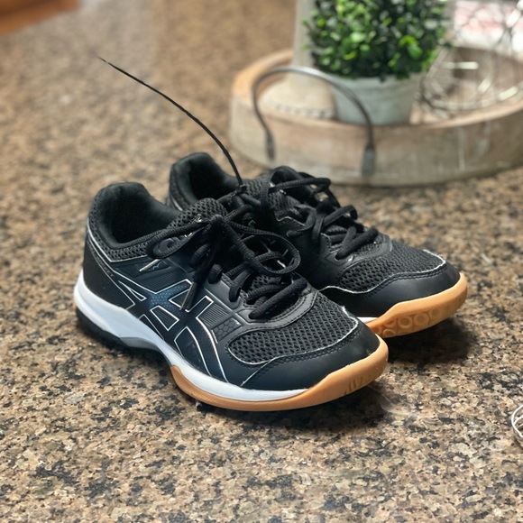 Youth ASICS running shoes EUC - Picture 2 of 5